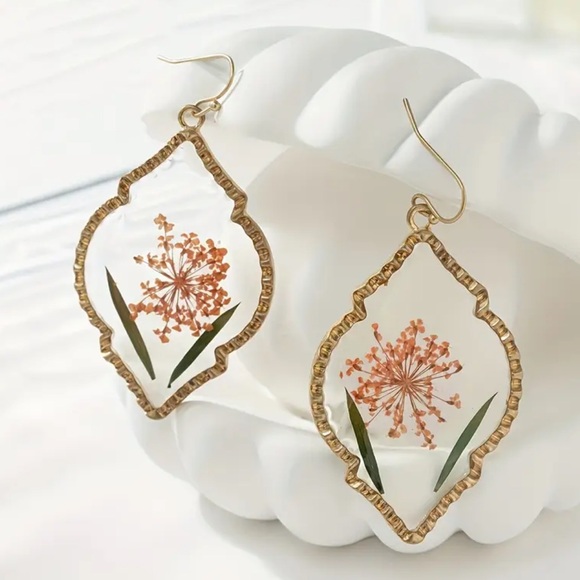Jewelry - Gold Floral Drop Earrings